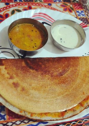 A picture of Mysore Masala Dosa with Mysore Chutney.