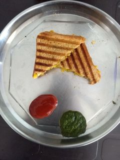 आलू सब्जी सैंडविच (Aloo sabzi sandwich recipe in hindi) रेसिपी मुख्य फोटो