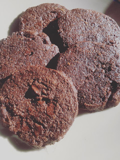 Una foto de Galletas de chocolate con jengibre y tahini