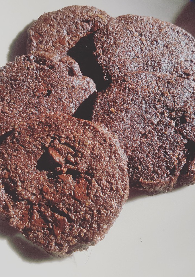 Una foto de Galletas de chocolate con jengibre y tahini