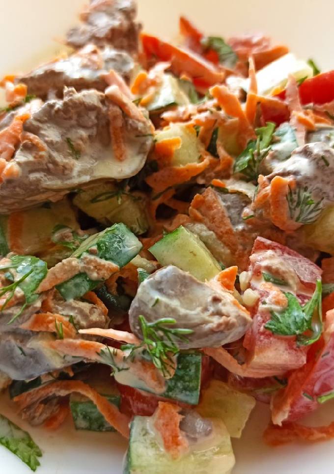 Салат с куриной печенью