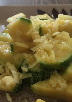 Una foto de Calabacitas con queso manchego