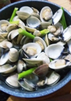 Hình của món Nghêu (Ngao) nấu bơ rượu.