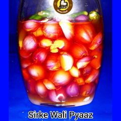 A picture of Sirke Wali Pyaz(Vinegar Onion Pickle).