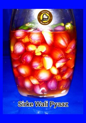 A picture of Sirke Wali Pyaz(Vinegar Onion Pickle).