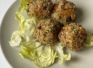 Foto di Polpette di orata e polpo in crosta di sesamo
