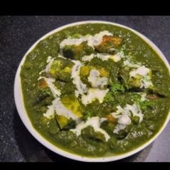 A picture of Tasty & Delicious PALAK MUTTER PANEER.