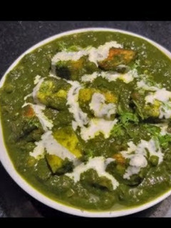 A picture of Tasty & Delicious PALAK MUTTER PANEER.