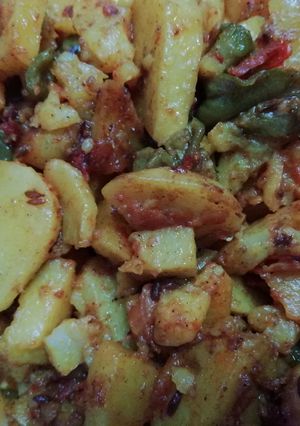 A picture of Aloo Capsicum.