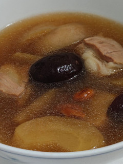 A picture of Apple pork ribs soup.