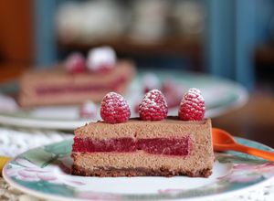 Foto di CHEESECAKE CON MOUSSE AL CIOCCOLATO FONDENTE ZENZERO E GELEE AI LAMPONI