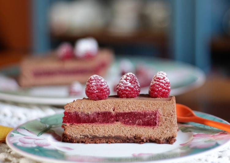 CHEESECAKE CON MOUSSE AL CIOCCOLATO FONDENTE ZENZERO E GELEE AI LAMPONI