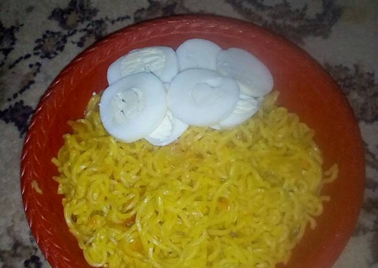 Indomie with boiled egg