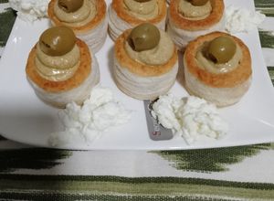 Una foto de Volovanes rellenos de Mejillones en escabeche