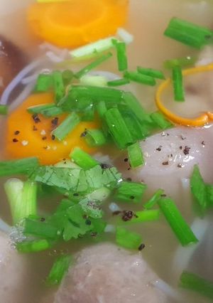 Hình của món Bún thập cẩm đông trùng hạ thảo.