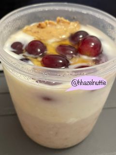 Hình của món Yến mạch + mật ong + sữa chua.