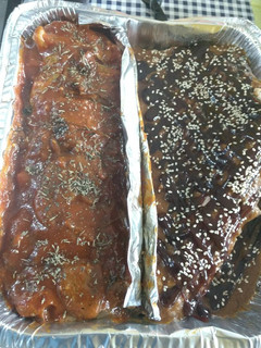Una foto de Costilla BBQ y lomo mechado en salsa de 🍊 y 🌶️ chipotle