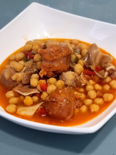 Una foto de Garbanzos con oreja y chorizo (Nota 10)
