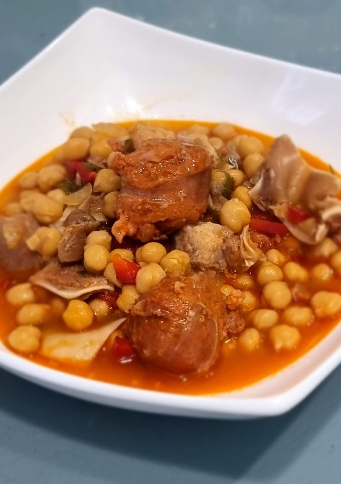Una foto de Garbanzos con oreja y chorizo (Nota 10)