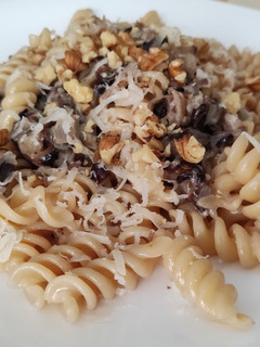 Foto di Fusilli con radicchio, gorgonzola e noci