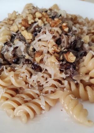 Foto di Fusilli con radicchio, gorgonzola e noci