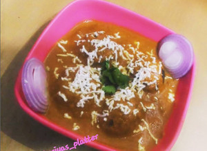 A picture of Veg balls in Red Curry.