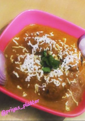 A picture of Veg balls in Red Curry.