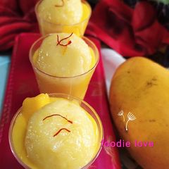 Mango Rasgulla with mango shots A picture of Mango Rasgulla with mango shots.