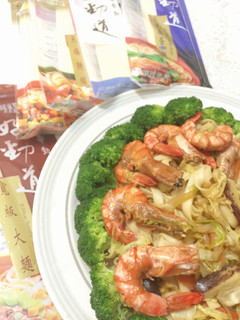 【愛在家裡麵x好勁道】家常鮮蝦炒麵 的食譜成品照片