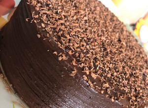 Una foto de Torta húmeda de Chocolate🍫🍫🍫