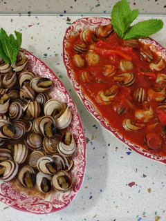 Una foto de Caracoles a la madrileña, en salsa y con tomate