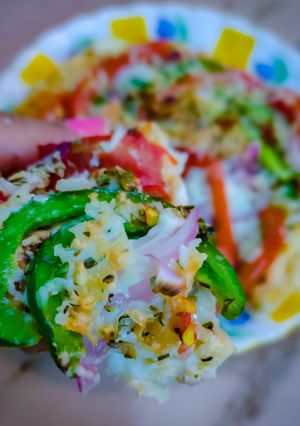 চীজ বার্স্ট ভেজিটেবল পিজ্জা (cheese burst vegetable pizza recipe in Bengali) রেসিপির প্রধান ছবি