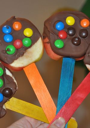 A picture of Chocolate Apple lollies.