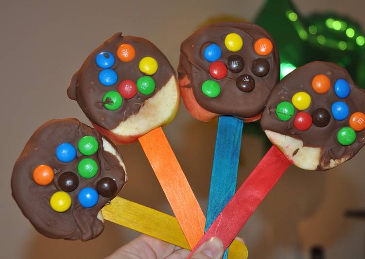 How to Make Quick Chocolate Apple lollies