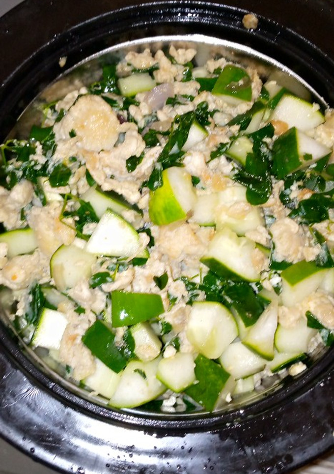 A picture of Cucumber scrambled eggs.