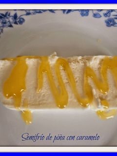 Una foto de Semifrío de piña con caramelo