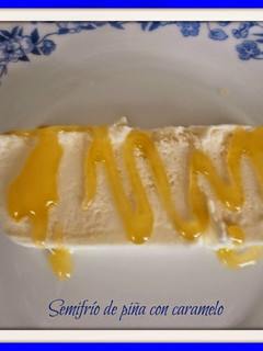 Una foto de Semifrío de piña con caramelo