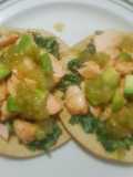 Tostadas de salmón con kale y aguacate