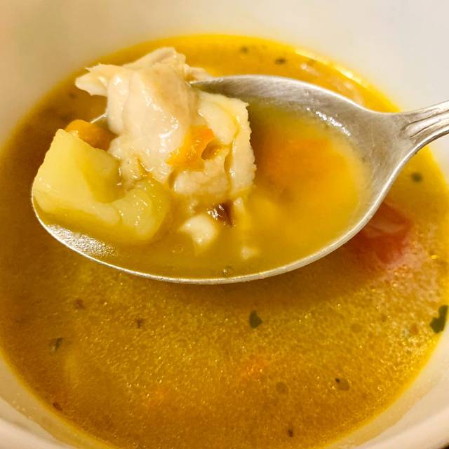 Рыбный суп из Аргентины. Рыбный суп из минтая. Апельсиновый суп с рыбой. Манхиква рыбный суп. Вкусный суп из минтая