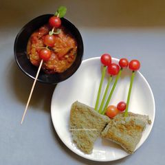 A picture of Pesarattu with tangy, spicy Thokku.