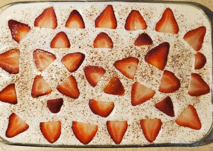 Strawberry Tres Leches Cake (Easy)