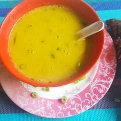 A picture of ডাল ও ফুলকপির স‍্যুপ। Lentil and cauliflower soup.