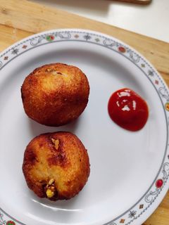 स्प्राउट ब्रेड कचौड़ी (Sprout bread kachori recipe in hindi) रेसिपी मुख्य फोटो