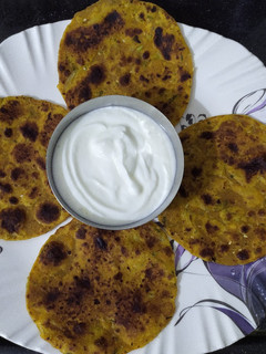 દૂધી નાં થેપલા (Dudhi Thepla Recipe In Gujarati) રેસીપી મુખ્ય ફોટો