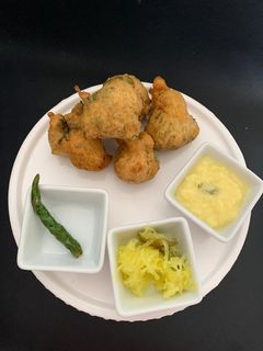 મેથી ના ગોટા (Methi Gota Recipe In Gujarati) રેસીપી મુખ્ય ફોટો