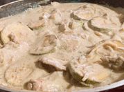 Una foto de salsa cremosa de chile serrano