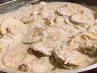 Fajitas de pollo a la crema en salsa verde