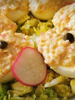 Una foto de Huevos rellenos de Surimi y Bonito del norte