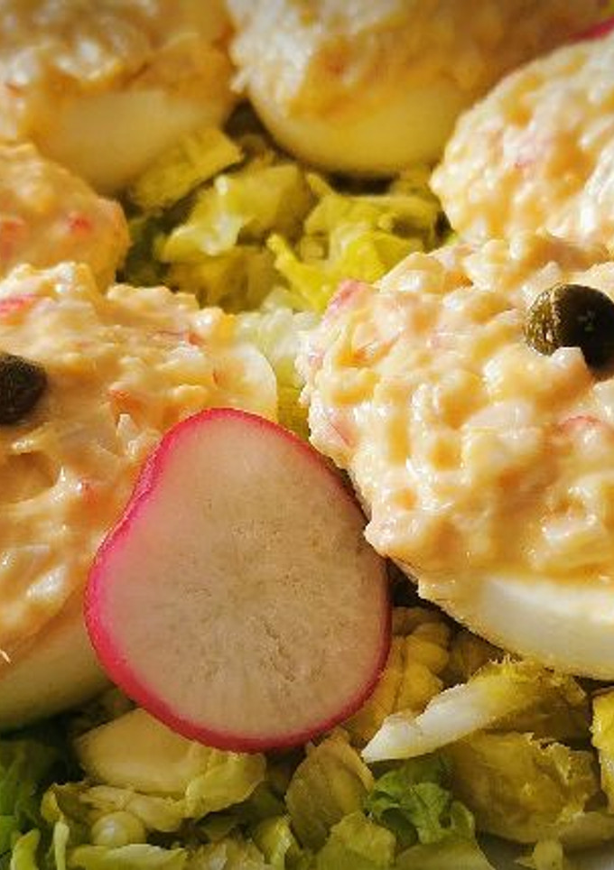 Una foto de Huevos rellenos de Surimi y Bonito del norte