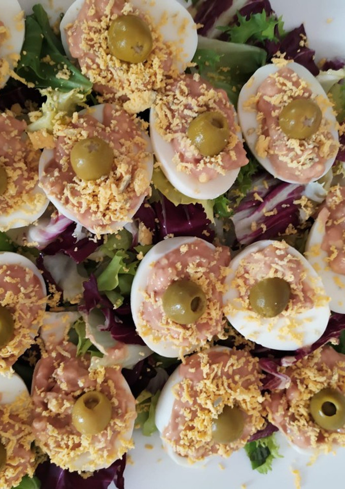 Una foto de Huevos rellenos